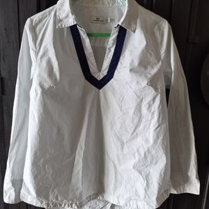 Vineyard Vines Classic White Blouse with Deep Blue Accent